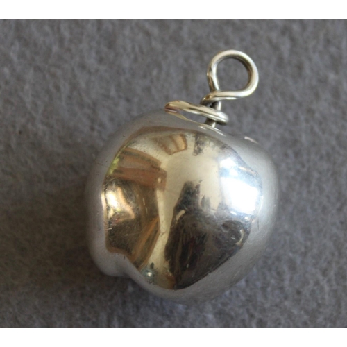 538 - Silver Apple Pendent
Length-4cm