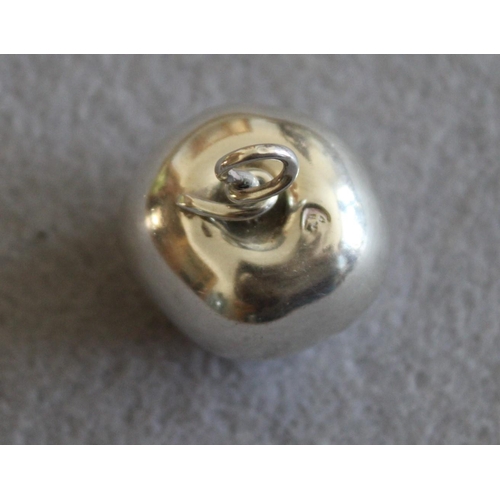 538 - Silver Apple Pendent
Length-4cm