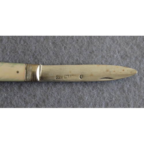 539 - Small Hallmarked Silver/Mother Of Pearl Pen Knife
Length Open-11.5cm