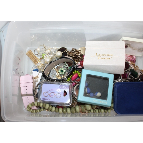 474 - Quantity Of Jewellery Items Some Boxed
All Proceeds Go To Charity