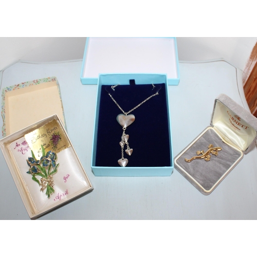 475 - Three Boxed Jewellery Items
All Proceeds Go To Charity