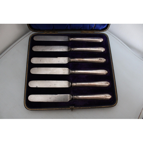 557 - Hallmarked Silver Handled Boxed Knifes