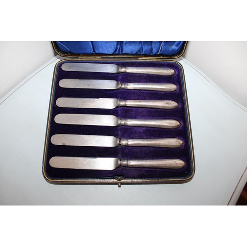 557 - Hallmarked Silver Handled Boxed Knifes