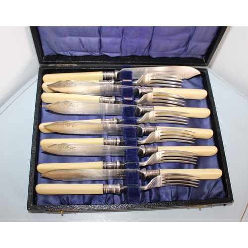 559 - Boxed EPNS Fish Knifes & Folk Set