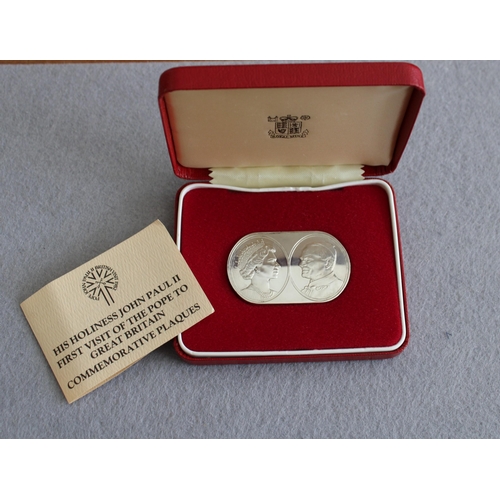 382 - The Royal Mint 1982 John Paul II Visit To Great Britain Commemorative Plaques