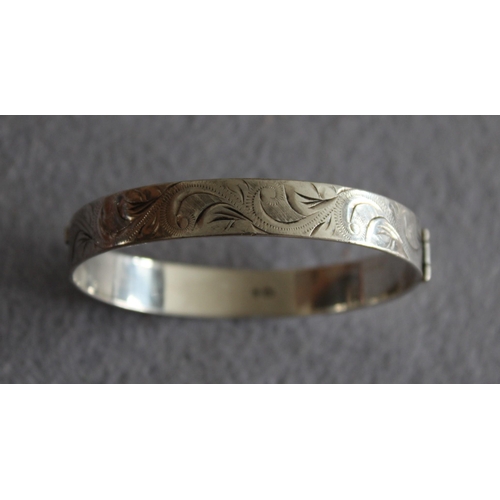 564 - Ladies Silver Hallmarked Bangle