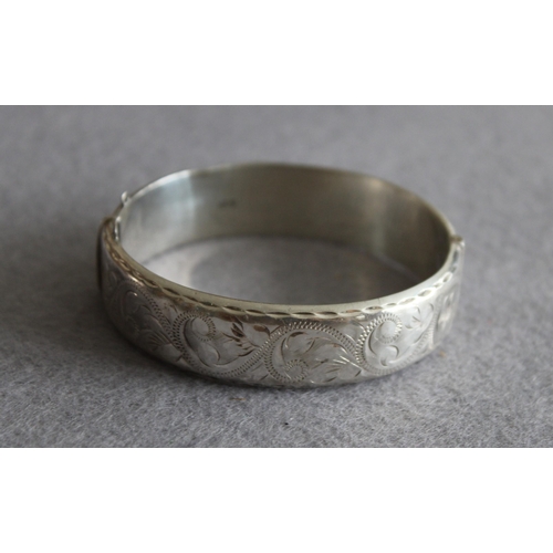 565 - Ladies Silver Hallmarked Bangle