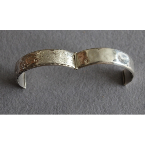 565 - Ladies Silver Hallmarked Bangle