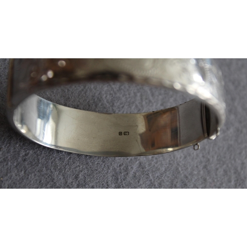 565 - Ladies Silver Hallmarked Bangle