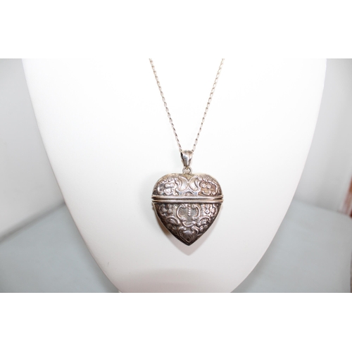 566 - Silver Hallmarked 925 Necklace With Heart Pendant
18inch Chain
All Proceeds Go To Charity