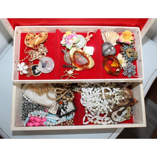 480 - Quantity Of Jewellery Items In Jewellery Box
All Proceeds Go To Charity