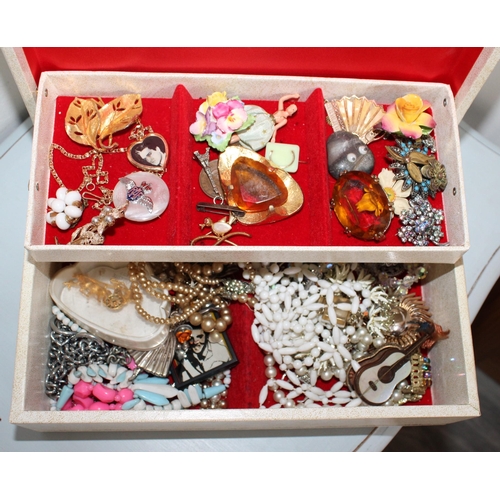 480 - Quantity Of Jewellery Items In Jewellery Box
All Proceeds Go To Charity