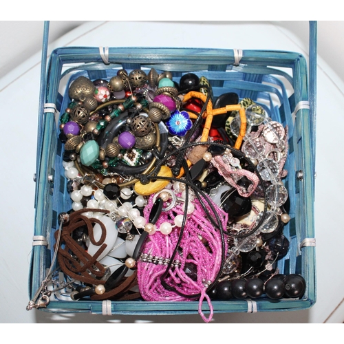 485 - Basket Of Jewellery Items
All Proceeds Go To Charity