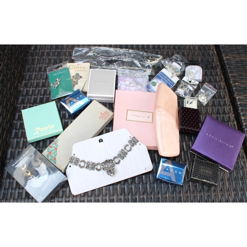 488 - Quantity Of Jewellery Items
Some Boxed/In Bags
All Proceeds Go To Charity