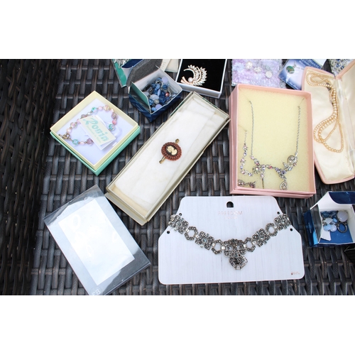 488 - Quantity Of Jewellery Items
Some Boxed/In Bags
All Proceeds Go To Charity