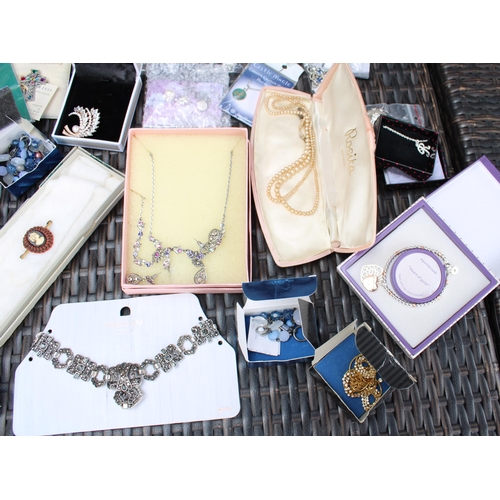 488 - Quantity Of Jewellery Items
Some Boxed/In Bags
All Proceeds Go To Charity