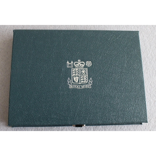 221 - 1987 Deluxe Royal Mint Coin Set in Case