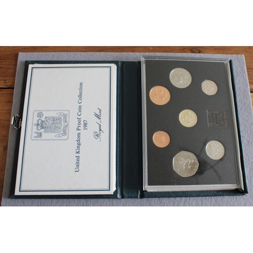 221 - 1987 Deluxe Royal Mint Coin Set in Case