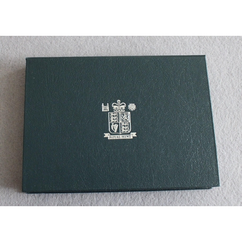 223 - 1995 Deluxe Royal Mint Coin Set in Case