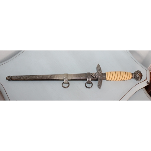 134 - German Dagger with Sheaf