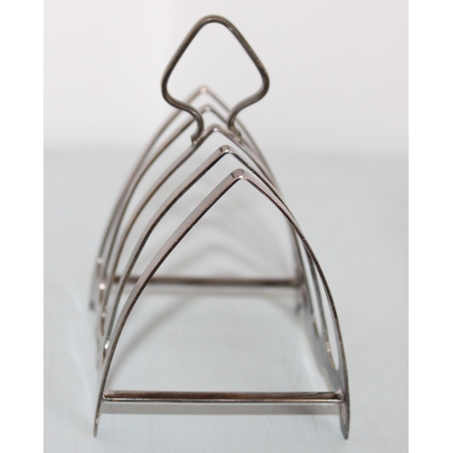 587 - Silver Hallmarked Toast Rack
Width-8cm
Height-6.5cm