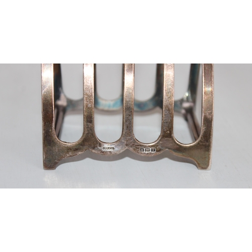 587 - Silver Hallmarked Toast Rack
Width-8cm
Height-6.5cm