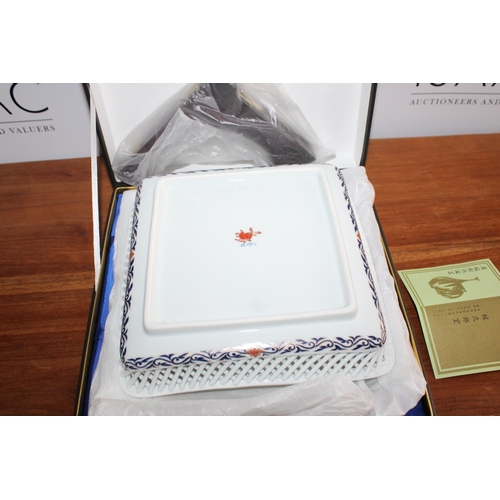 721 - Rinkuro Chinese Boxed Tray
20 x 20cm