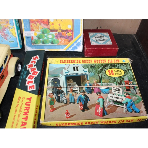 749 - Vintage Games & Toy Car (Not Checked)
All Proceeds Go To Charity