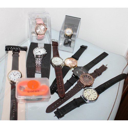 682 - Some Boxed & Unboxed Watches (Untested)
All Proceeds Go To Charity