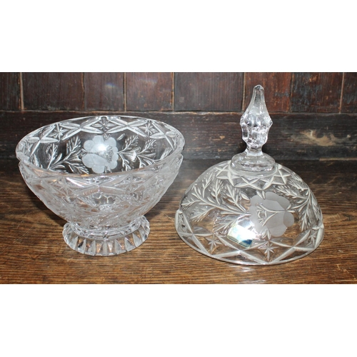 718 - Lausitzer Glas Hand Cut 24% Lead Crystal Bowl with Lid.

Made in German Democratic Republic

16cm Di... 