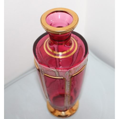 719 - Decorative Cranberry & Gold Glass Decanter 
Height-29.5cm
Some Chips To Lid As Shown In Pictures
All... 