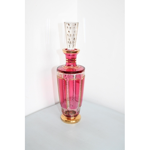 719 - Decorative Cranberry & Gold Glass Decanter 
Height-29.5cm
Some Chips To Lid As Shown In Pictures
All... 