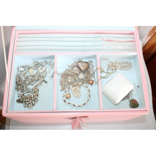 506 - Jewellery Box Containing Jewellery Items
All Proceeds Go Go To Charity