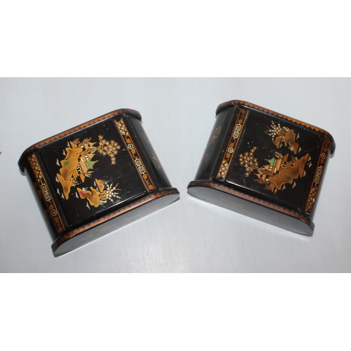 725 - Two Oriental Trinket Pots
12cm Long
5.5cm Height
All Proceeds Go To Charity