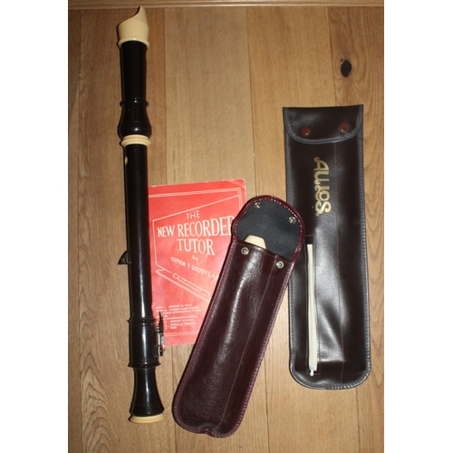 147 - Collection Of Recorders Inc Book
Untested
 All Proceeds Go To Charity