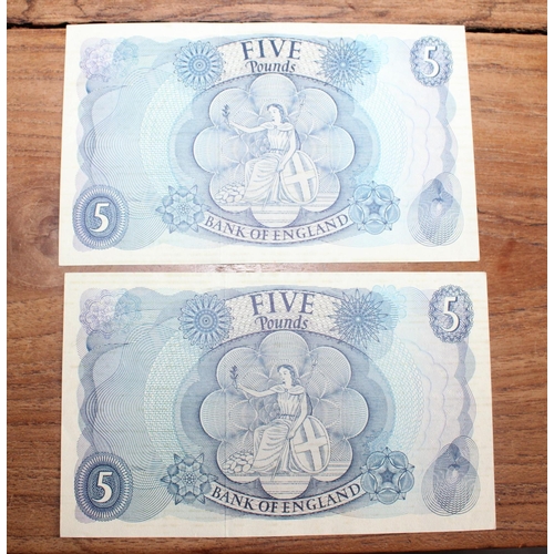 314 - Bank of England £5 Notes - Consecutive Numbers  - Cashier HOLLOM

Fine Condition