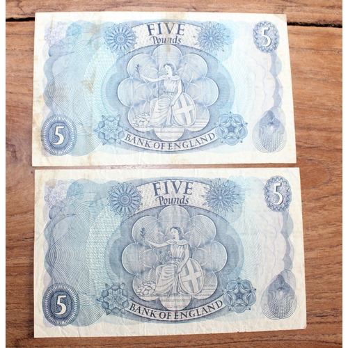 317 - Two Bank of England £5 Notes - Consecutive Numbers  - Cashier FFORDE

Fine Condition