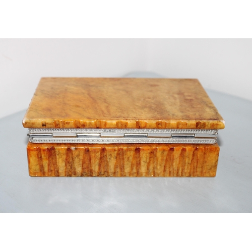 58 - Genuine Alabaster Hand Made In Italy Box
15.5cm Length
10.5cm Wide
Damage to Lid Will Need Some Fixi... 