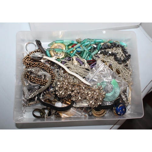 519 - Mixed Jewellery Items In Container
All Proceeds Go To Charity