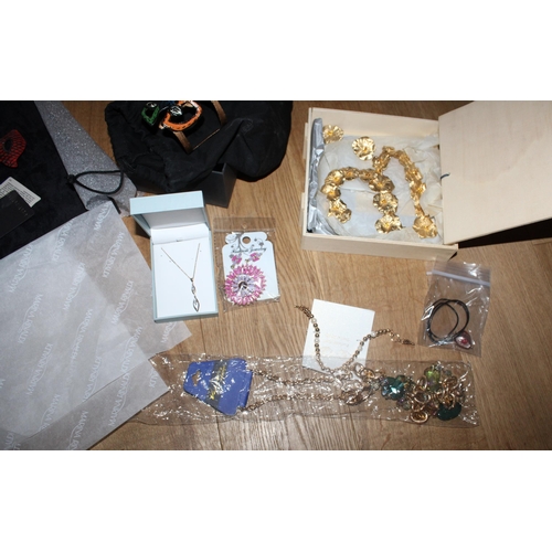 523 - Quantity Of Mixed Jewellery Some Boxed/Bagged Items
All Proceeds Go To Charity