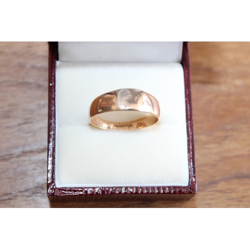 654 - Mens 9ct Gold Ring
Size-S
Weight 3.1gms
In A Box