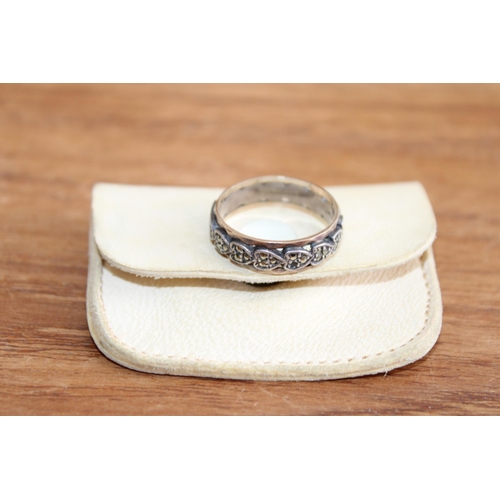 660 - 9ct Gold and Silver Stoned Ring
Size-L
Weighs 2.7gms
In A Pouch