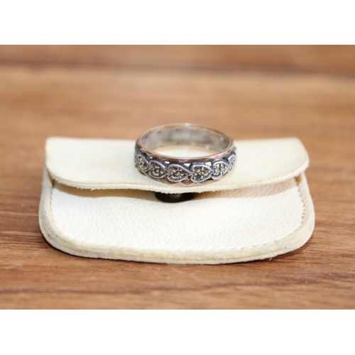 660 - 9ct Gold and Silver Stoned Ring
Size-L
Weighs 2.7gms
In A Pouch