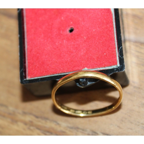 661 - 22ct Gold Band
Size-N
Weighs 1.9gms
In A Box