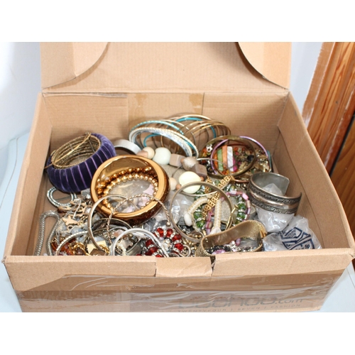 527 - Quantity Ladies Fashion Jewellery in Box