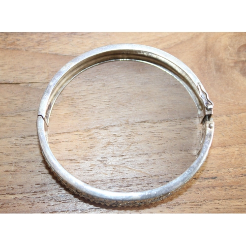 640 - 925 Silver Bangle
Missing Stone Shown In Picture
Adult Size