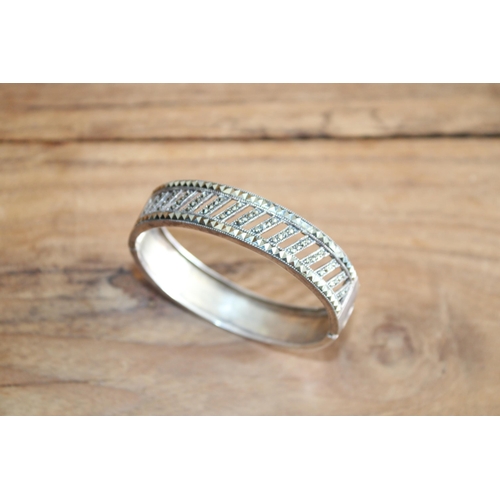 640 - 925 Silver Bangle
Missing Stone Shown In Picture
Adult Size