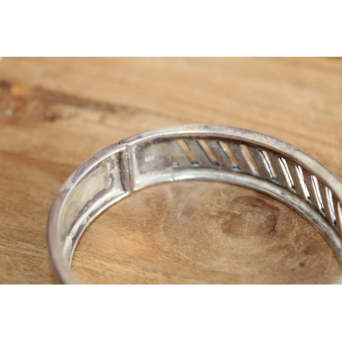 640 - 925 Silver Bangle
Missing Stone Shown In Picture
Adult Size