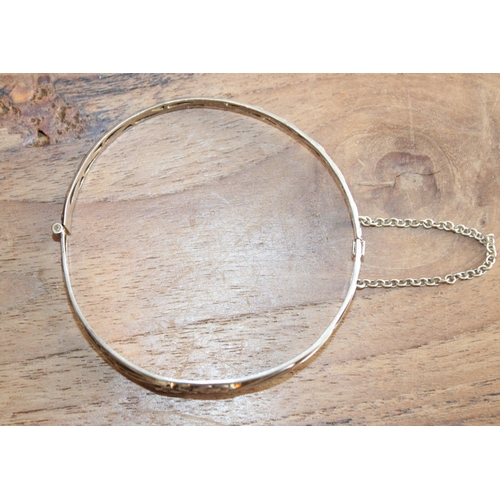 641 - 925 Silver Bangle
Adult Size