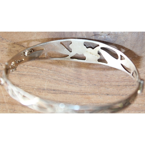 641 - 925 Silver Bangle
Adult Size